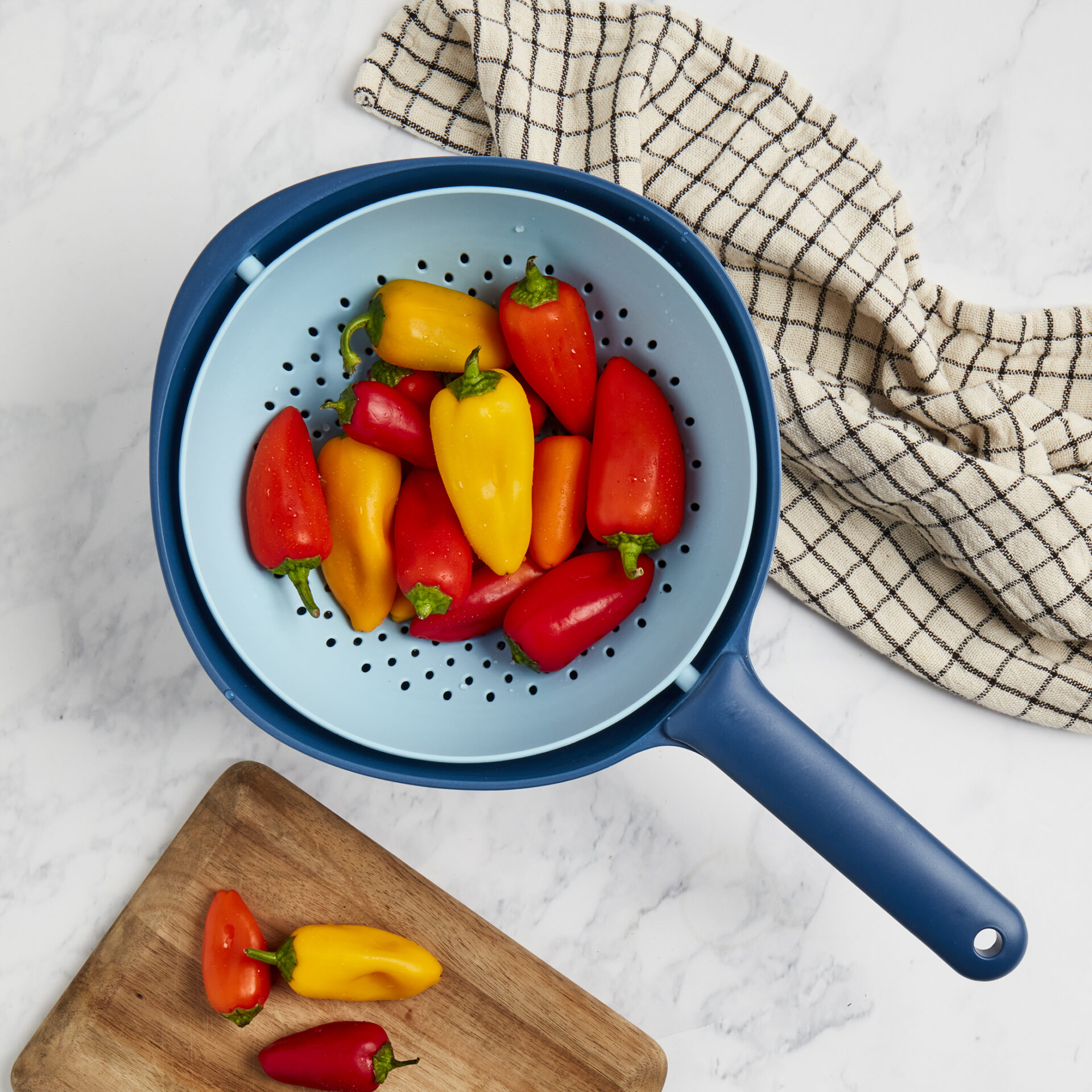 Plastic Colander with Handle and Swing Basket, Blue
